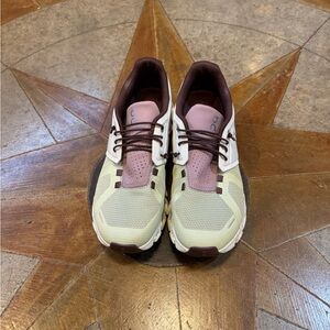 ON Cloud Athletic Shoes